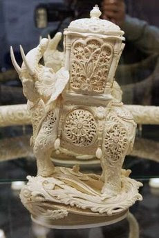 யானைத் தந்தத்தினால் செய்யப்பட்ட சிற்பங்கள். - Page 2 Ivory-Art (2)